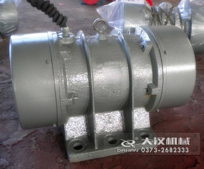 VB振動(dòng)電機(jī)是靠偏心塊的振動(dòng)而造成的，振動(dòng)源所以偏心塊的角度和大小是比較重要的。
