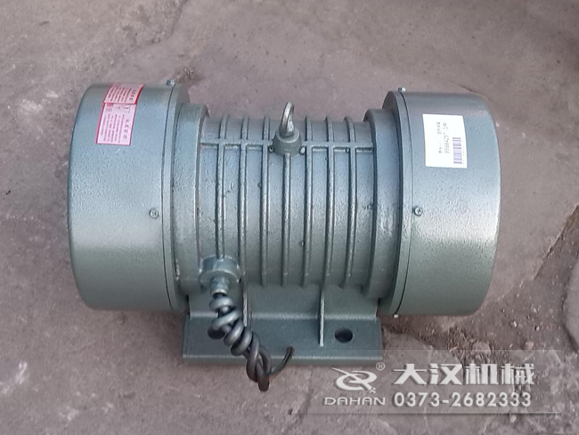 VB振動(dòng)電機(jī)的選型要根據(jù)所匹配產(chǎn)品需要的激振大小，進(jìn)行選擇。